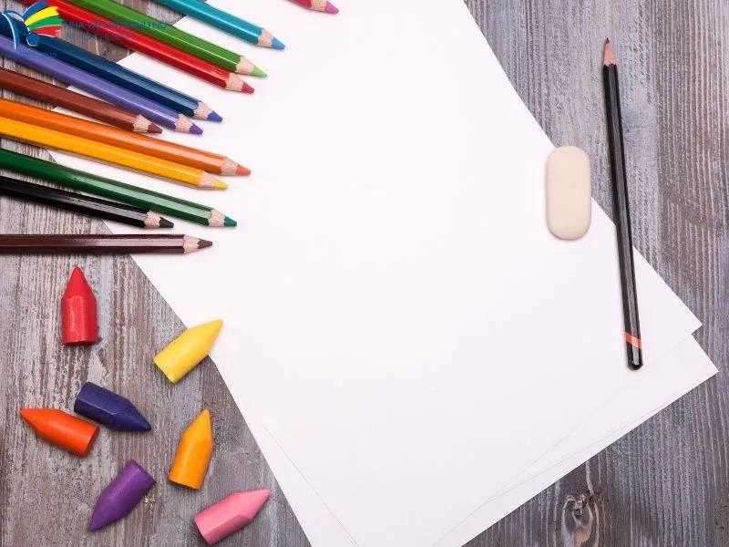 Chuẩn bị dụng cụ đơn giản như bút chì, giấy vẽ và tẩy để luyện tập hiệu quả ngay từ những bài học đầu tiên.