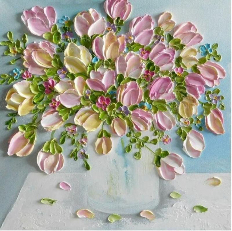 Nghệ thuật đắp nổi hoa tulip tạo hiệu ứng thị giác sống động và đầy chiều sâu.