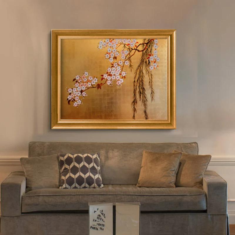 Tranh sơn mài cành hoa mai/đào nở rộ trên nền vàng kim, là điểm nhấn sang trọng và mang ý nghĩa tốt lành cho phòng khách