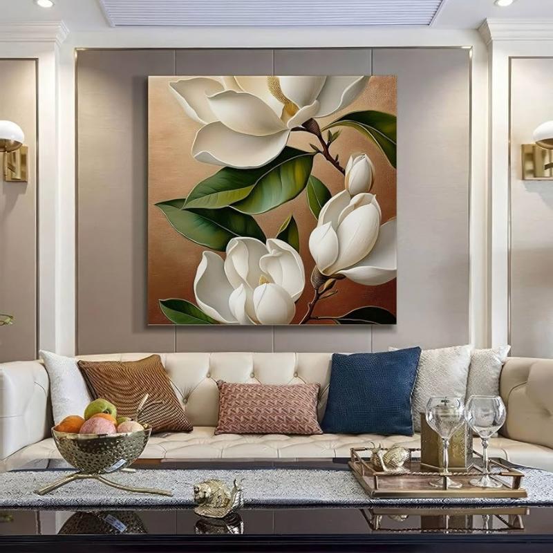 Tranh hoa mộc lan trắng trong phòng khách, mang lại vẻ sang trọng, tinh tế và thu hút năng lượng tích cực.