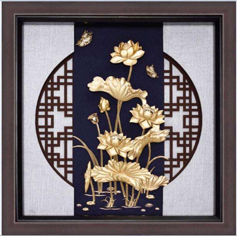 Tranh sen dát vàng toát lên vẻ đẹp tinh khiết mà sâu lắng