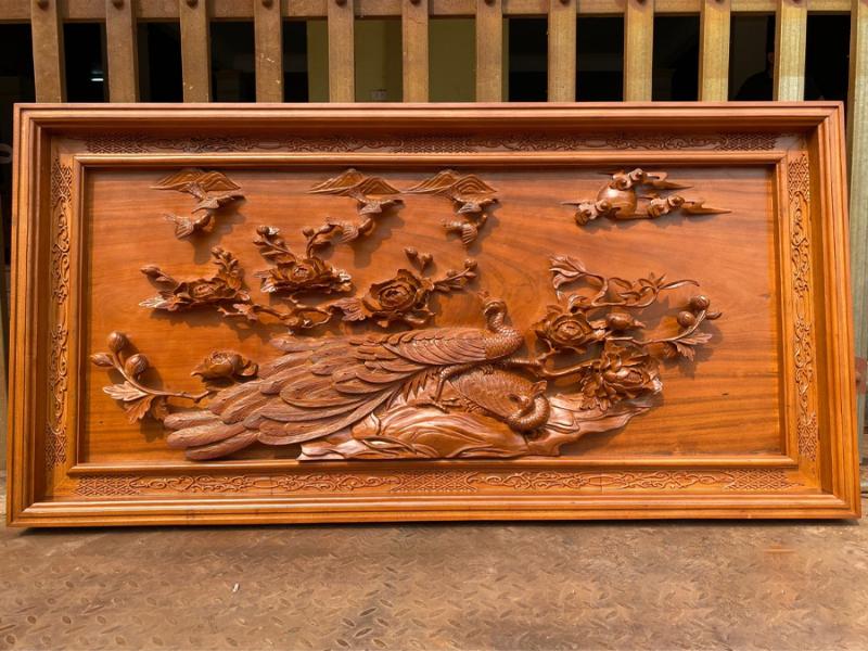 Tranh Phu Thê Viên Mãn: Ý nghĩa & Cách treo chuẩn phong thủy 3 Tranh gỗ "Phu Thê Viên Mãn" chạm khắc tinh xảo, thể hiện sự hòa hợp âm dương và gia đạo hưng thịnh