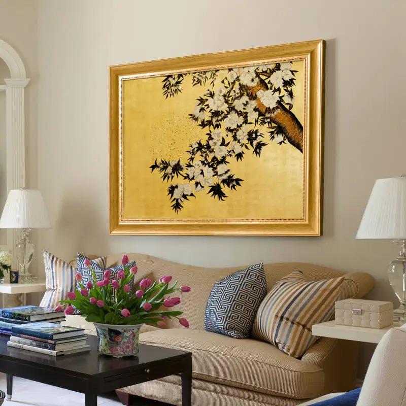 Tranh sơn mài dát vàng cao cấp - Nghệ thuật và phong thủy 13 Tranh sơn mài dát vàng khổ lớn tạo điểm nhấn đẳng cấp, hài hòa với nội thất phòng khách mang phong cách hiện đại.