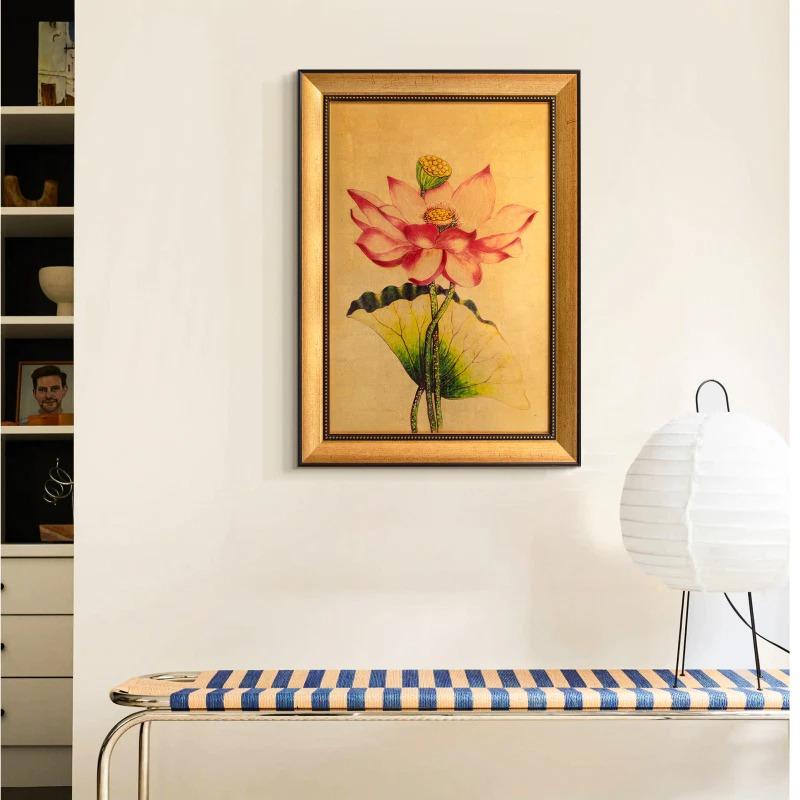 Tranh sơn mài dát vàng cao cấp - Nghệ thuật và phong thủy 8 Họa tiết hoa sen đơn giản, trang nhã kết hợp với vàng dát thủ công, phù hợp trang trí nhiều không gian hiện đại.