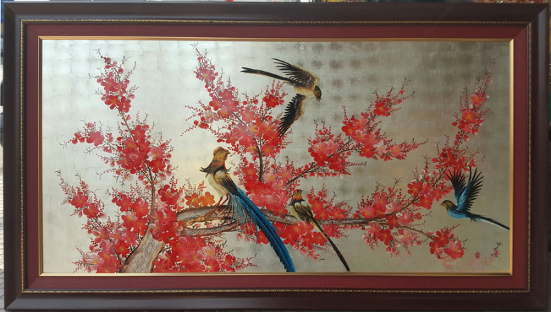 Tranh sơn mài khắc trũng – Vẻ đẹp chiều sâu của sơn ta 6 Sự giao thoa hoàn hảo giữa chất liệu quý như vàng, bạc quỳ và tư duy nghệ thuật hiện đại