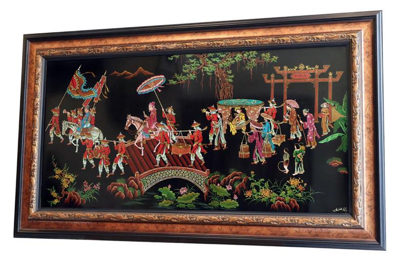 Bố cục tranh sơn mài đặc trưng với đoàn rước trang trọng, nổi bật tinh thần hiếu đạo và công danh