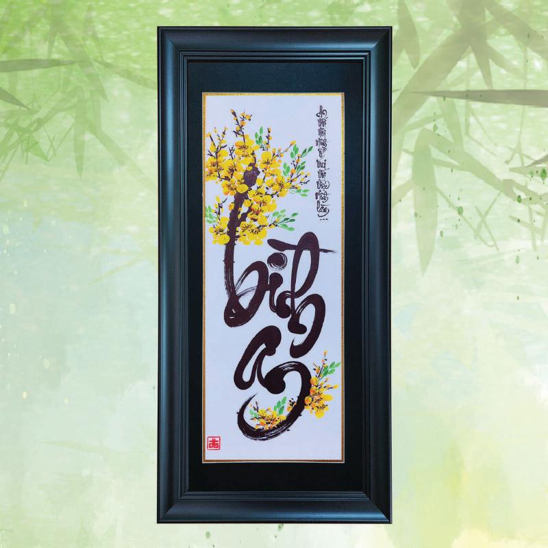 Tranh thư pháp chữ "An" trong khung tròn mang lại cảm giác viên mãn, tĩnh tại cho không gian