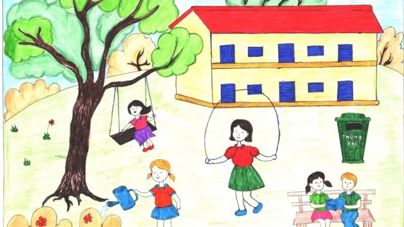 Khung cảnh sân trường rợp bóng cây với những giờ hoạt động ngoại khóa sôi nổi.