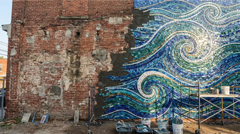 Tranh Mosaic là gì? phân loại ứng dụng và bảng giá thi công 2 Cải tạo tường cũ bằng tranh mosaic nghệ thuật