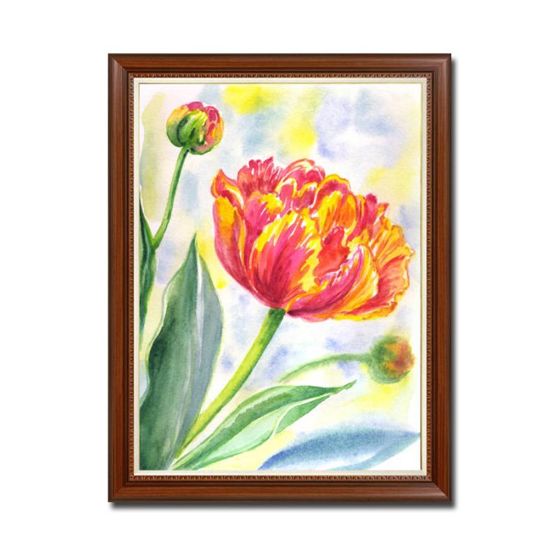 Cận cảnh vẻ đẹp lộng lẫy và chi tiết của một bông tulip bung nở dưới ánh mặt trời