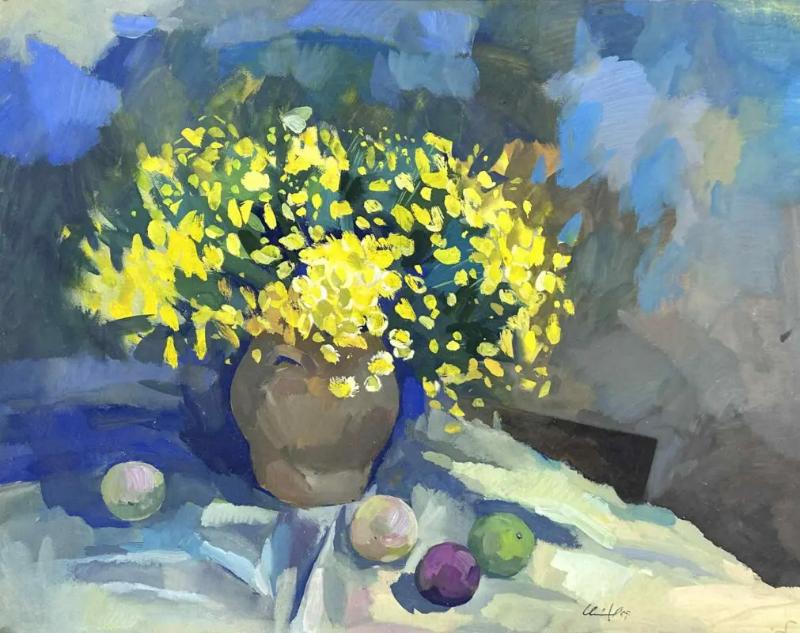 Tranh màu bột bình hoa vàng sự kết hợp giữa tư duy phân mảng và khả năng chồng màu đặc thù của chất liệu màu bột truyền thống