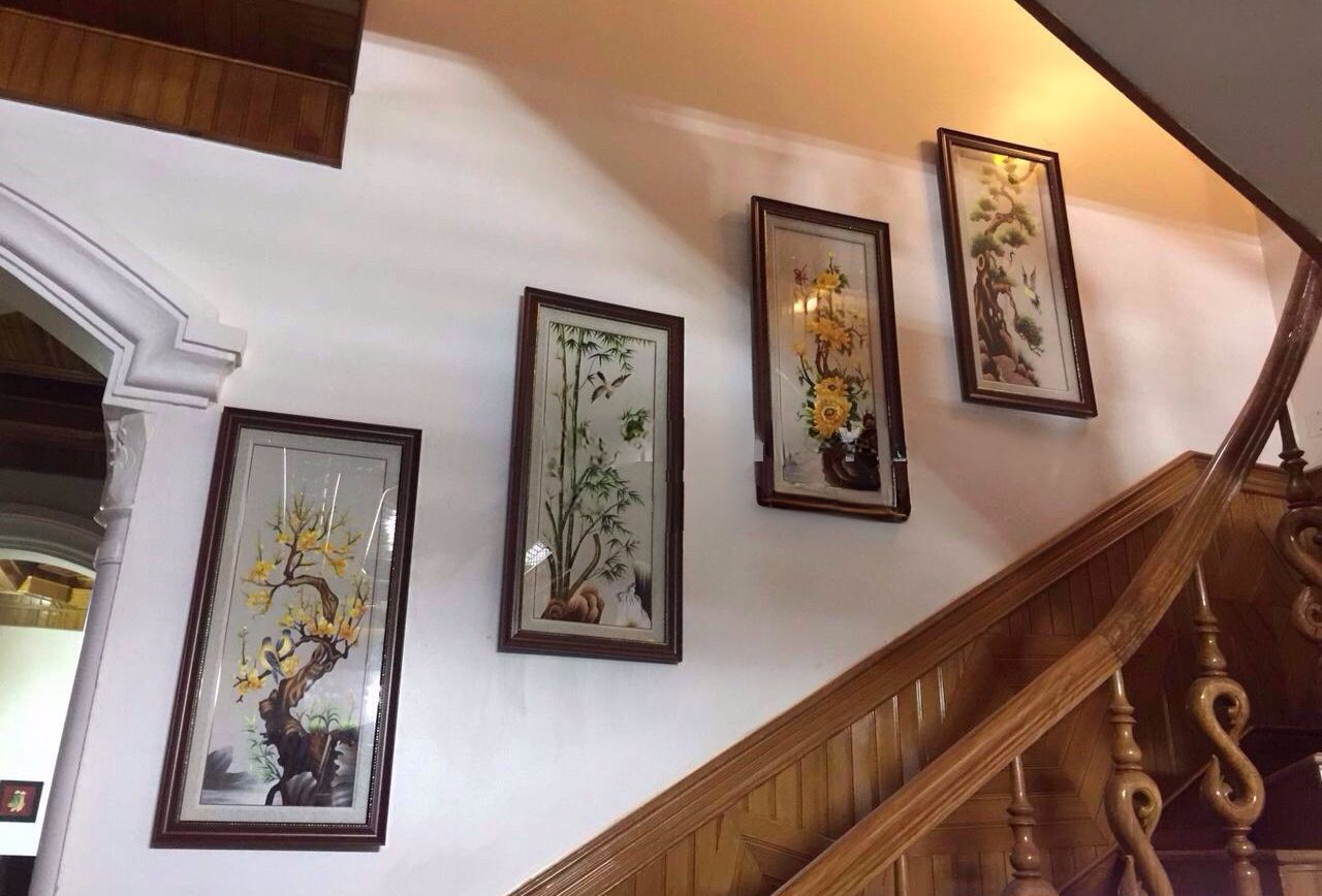 Hướng dẫn cách treo tranh tứ quý treo cầu thang chuẩn thứ tự Mai-Trúc-Cúc-Tùng