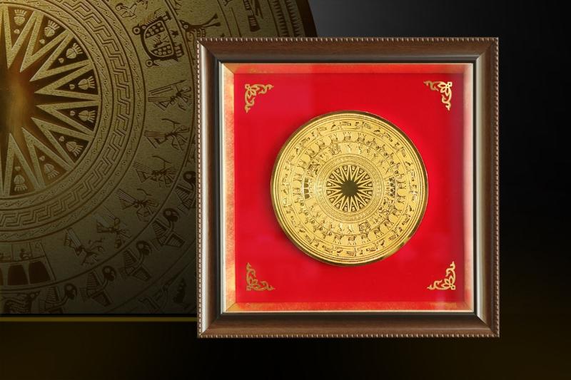 Tranh mặt trống đồng Đông Sơn mạ vàng 18K 1 Tranh mặt trống đồng Đông Sơn mạ vàng 18K