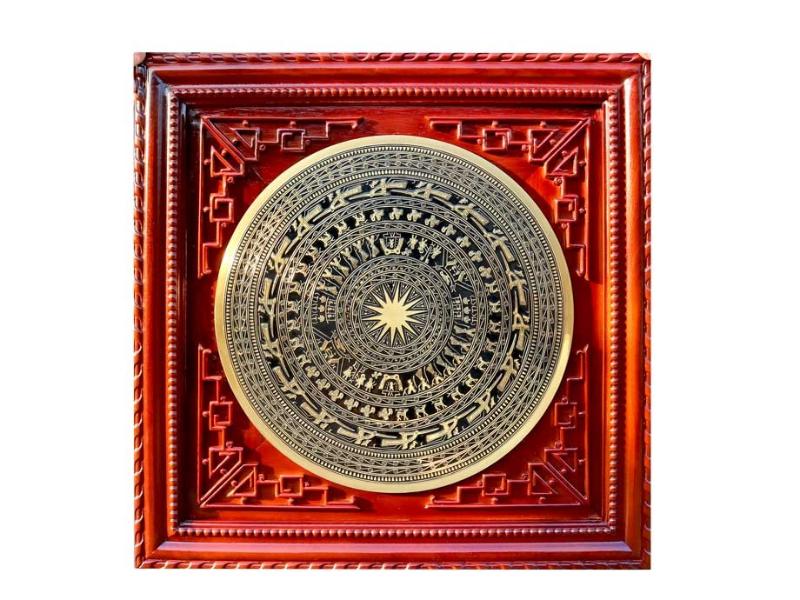 Chất liệu cao cấp giúp bức tranh giữ trọn vẻ đẹp tinh tế và bền bỉ theo thời gian.