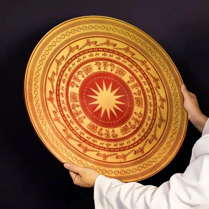 Mẫu tranh trống đồng khổ lớn treo sảnh văn phòng, khẳng định uy thế và sự thịnh vượng của doanh nghiệp.