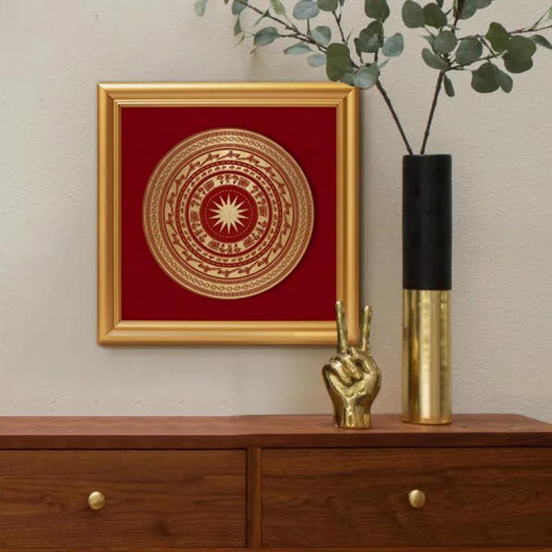 Bộ sưu tập tranh trống đồng mini phù hợp trang trí bàn làm việc hoặc kệ sách, mang lại may mắn và bình an.