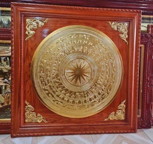 Tranh trống đồng khung gỗ hương mặt dát vàng 18k