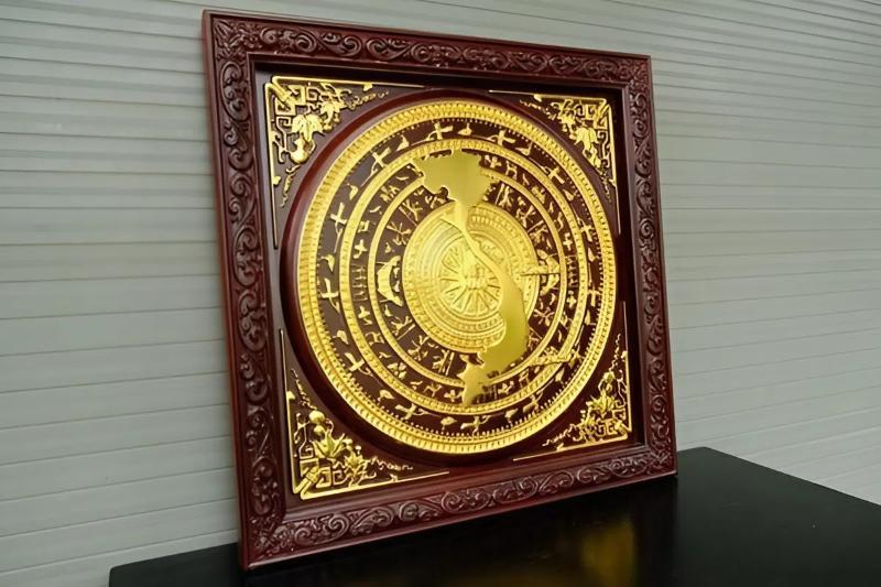 Tranh Trống Đồng Dát Vàng Khung Gỗ Gõ Đỏ 80x80 2 Tranh Trống Đồng Dát Vàng Khung Gỗ Gõ Đỏ 80x80 - Ảnh 2