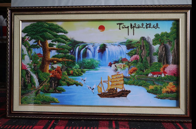 Đóng khung tranh đính đá