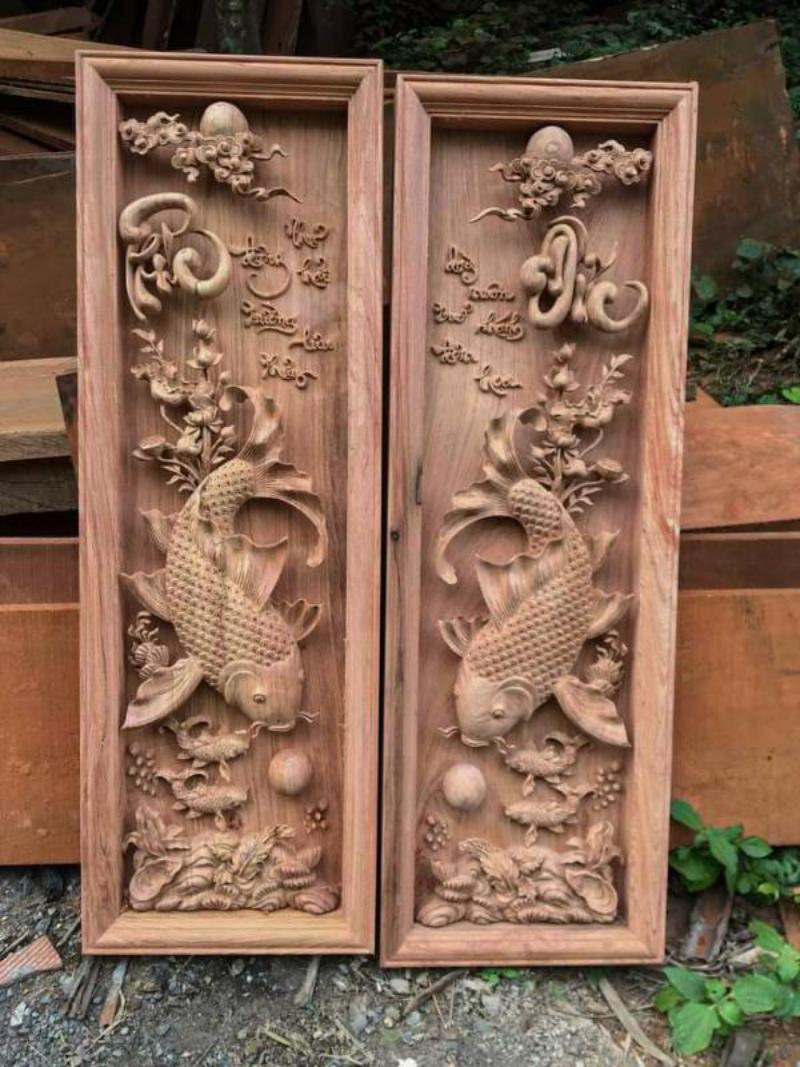 Tranh lý ngư vọng nguyệt bằng gỗ
