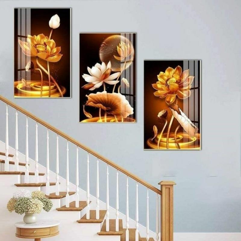 Tranh trang trí treo cầu thang tạo cảm giác nghệ thuật