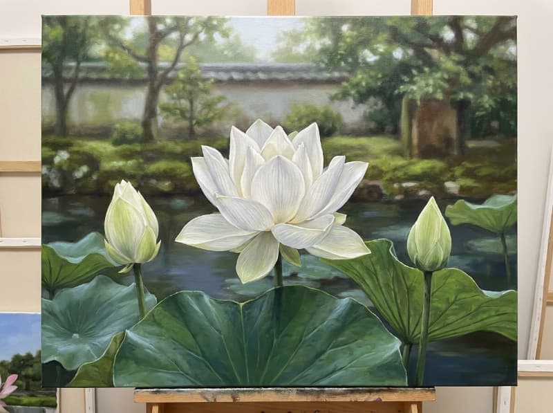 Tranh hoa sen trắng trên giá vẽ hoa sen thanh nhã lá sen lớn hồ sen sân vườn và phong cách tranh canvas decor cao cấp
