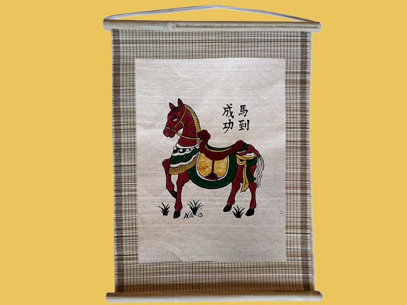 Tranh Đông Hồ con ngựa mang vẻ đẹp mộc mạc và biểu trưng cho sự bền bỉ, tiến về phía trước.