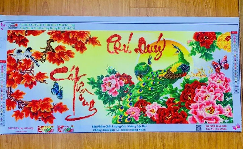 Tranh đính đá chim công vinh hoa phú quý