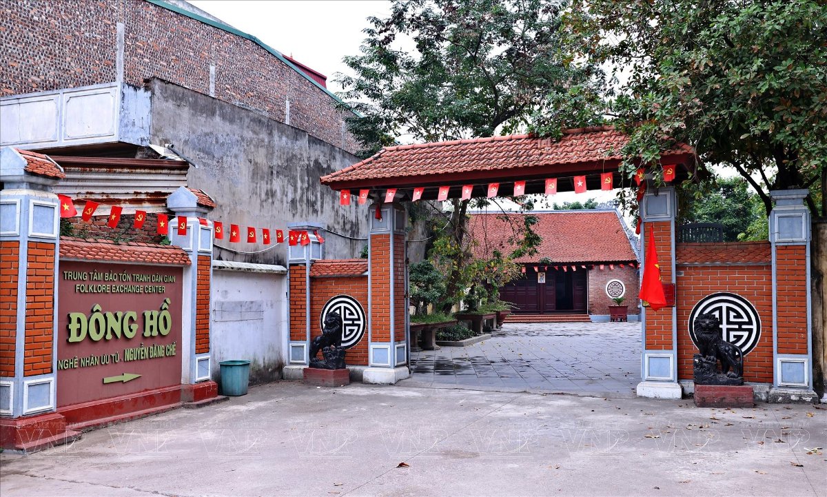 Cong vao lang nghe tranh dan gian Dong Ho tai thi xa Thuan Thanh tinh Bac Ninh