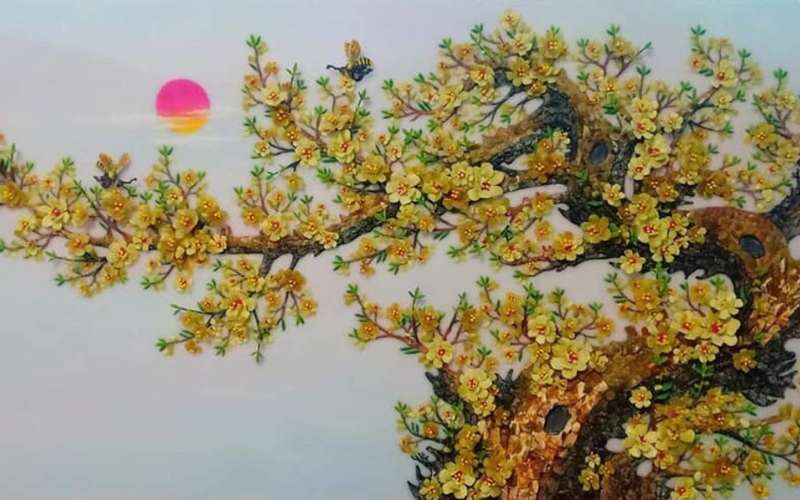 Tranh hoa mai nở rộ kết hợp cùng đôi chim én báo hiệu mùa xuân