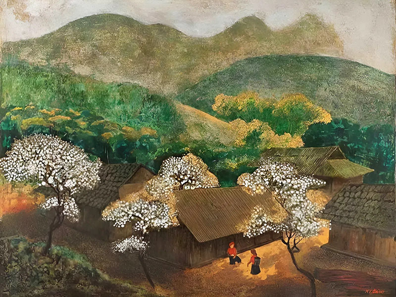 Tranh nghệ thuật phong cảnh làng quê với những ngôi nhà mái ngói, cây nở hoa trắng và dãy núi phía xa tạo cảm giác yên bình